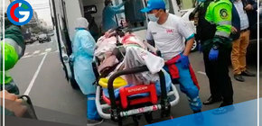 Una mujer transgénero y dos jóvenes son apuñalados en departamento