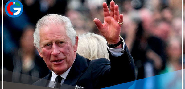 Británicos abrazan a Carlos III que promete servirles "toda la vida"