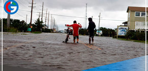 Las costas de Florida se preparan para el paso de un huracán potente