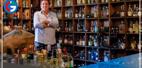 Johnny Schuler obtiene el récord Guinness por su colección de piscos
