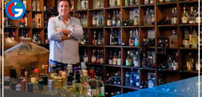 Johnny Schuler obtiene el récord Guinness por su colección de piscos