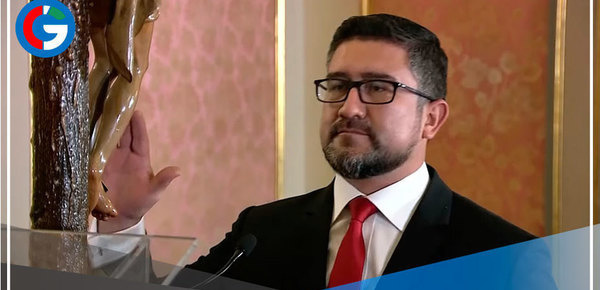 Presentan una moción de censura contra el ministro Geiner Alvarado