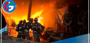 Incendio arrasa con puestos del mercado de flores "Santa Rosa" en el Rímac