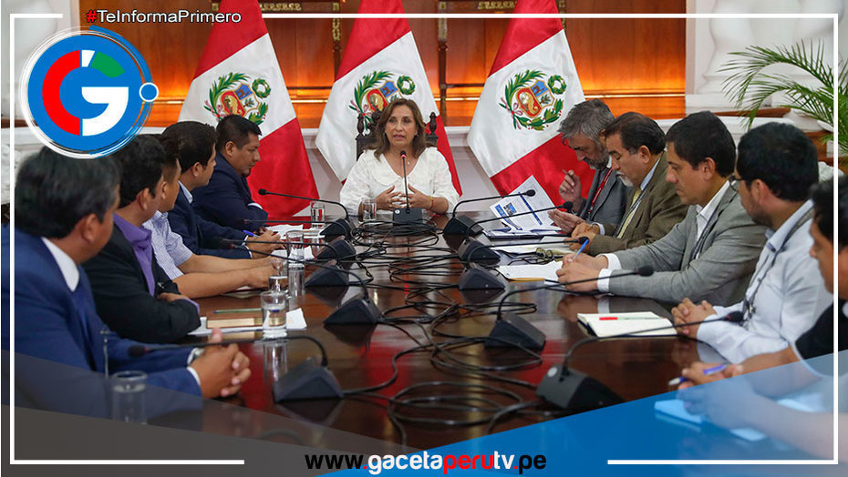 Dina Boluarte se reunió con gobernador y alcaldes de Loreto