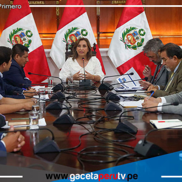 Dina Boluarte se reunió con gobernador y alcaldes de Loreto 