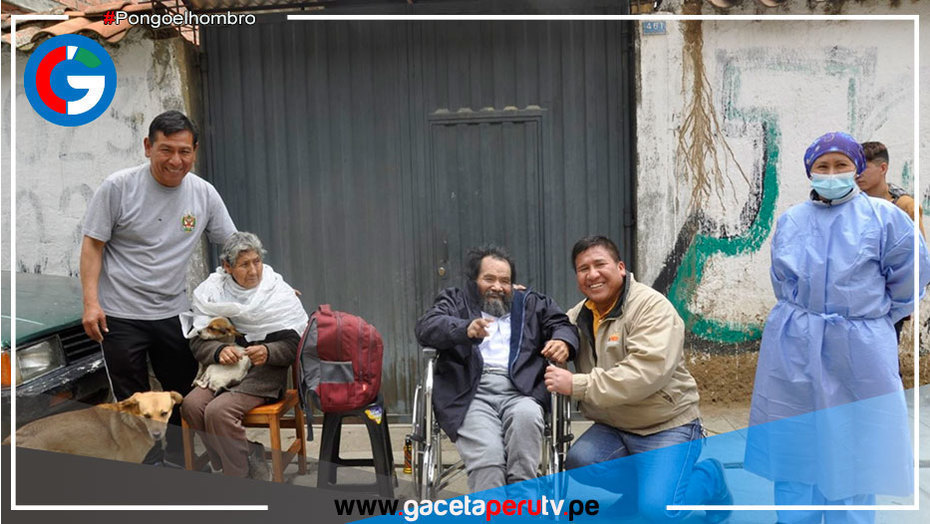 Policías reconstruyen humilde vivienda de ancianos en Áncash
