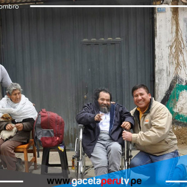 Policías reconstruyen humilde vivienda de ancianos en Áncash