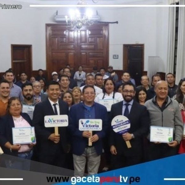 Alcalde Rubén Cano distinguió a huariques y restaurantes que participaron en festival 