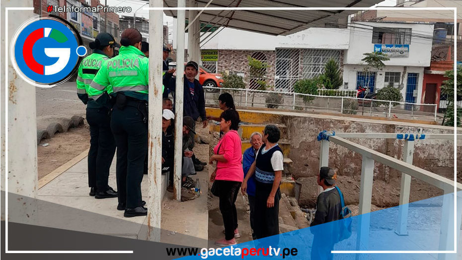 Vecinos de Comas alertaron la presencia de persona slibando licor en Vía Pública Cerca de Escuela