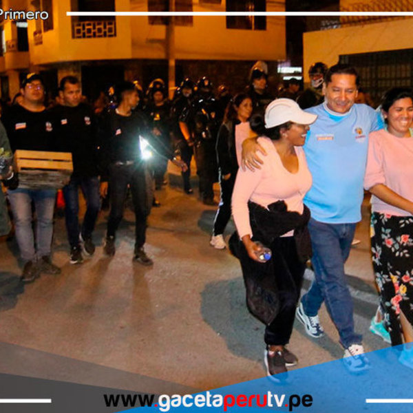 Alcalde de Comas lidera caminata de 14 Km por la seguridad ciudadana