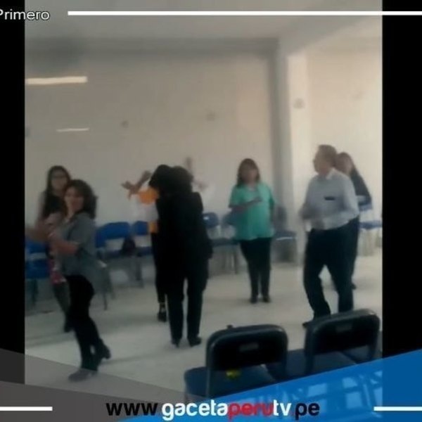 Hombre graba a personal de centro de salud en una fiesta luego de que negaran atención a su esposa