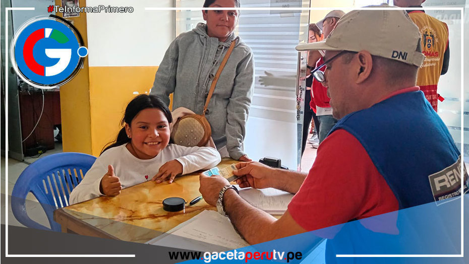 Alcalde de Comas y RENIEC unen esfuerzos para proporcionar DNI electrónico gratuito a niños y adolescentes