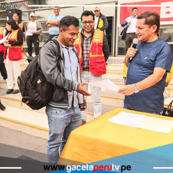 Alcalde de Comas entrega 167 constancias de posesión en gesto de seguridad