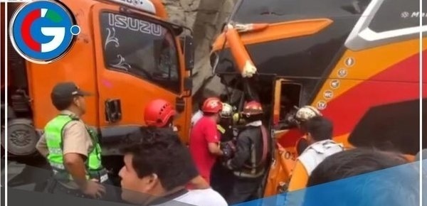 Accidente de bus contra camión deja varias personas heridas en Huarochirí