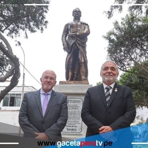 Alcalde Carlos Bruce expone estatua en honor a José Faustino Sánchez Carrión
