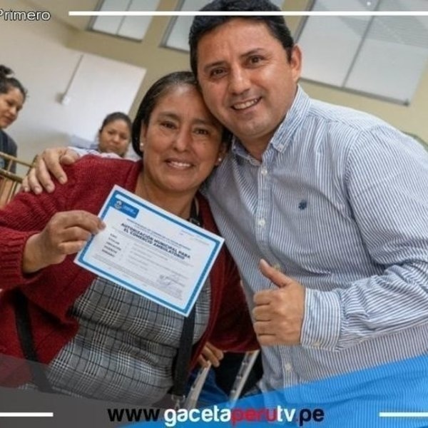 Entregan  autorizaciones a comerciantes de la avenida José Santos Chocano