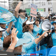 Profesionales de la salud y educadores marchan en protesta por la asignación presupuestaria