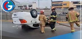 Vehículo se vuelca en la Vía Expresa