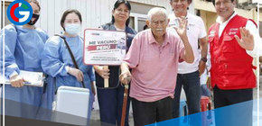 Ventanilla: Aplican vacuna bivalente a usuarios del programa Pensión 65