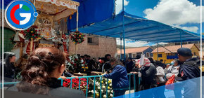 Manifestantes interrumpen misa y entregan de flores en honor de la Virgen de la Candelaria