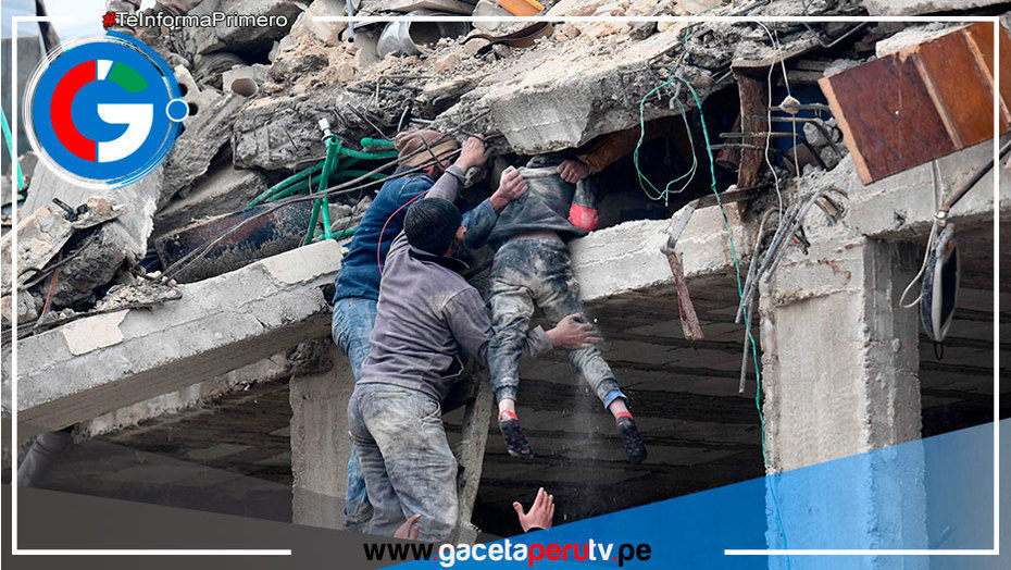 Sube la cifra a cerca de 2 300 los muertos por el terremoto cerca de la frontera entre Turquía y Siria
