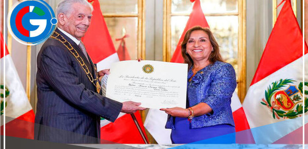 Mario Vargas Llosa fue condecorado con la Orden El Sol del Perú por Dina Boluarte