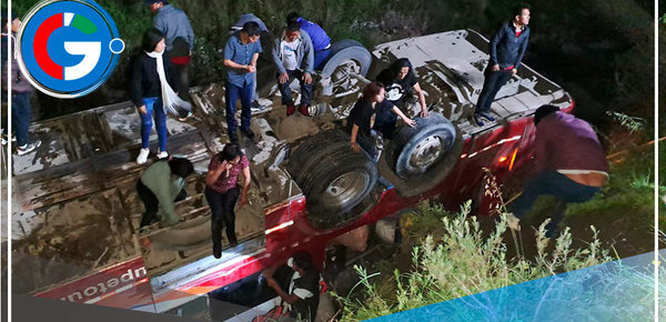 Cinco fallecidos y 16 heridos tras volcarse un bus interprovincial al río Rímac