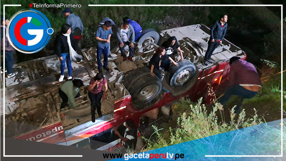 Cinco fallecidos y 16 heridos tras volcarse un bus interprovincial al río Rímac