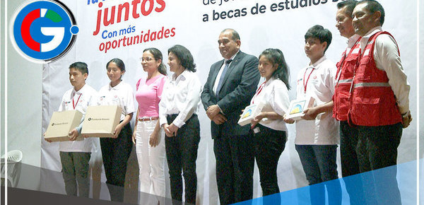 ONGD entrega 100 tablets para alumnos ganadores de la Beca 18 