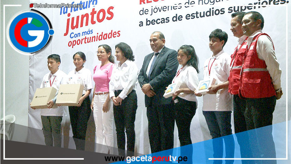 ONGD entrega 100 tablets para alumnos ganadores de la Beca 18