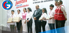 ONGD entrega 100 tablets para alumnos ganadores de la Beca 18 
