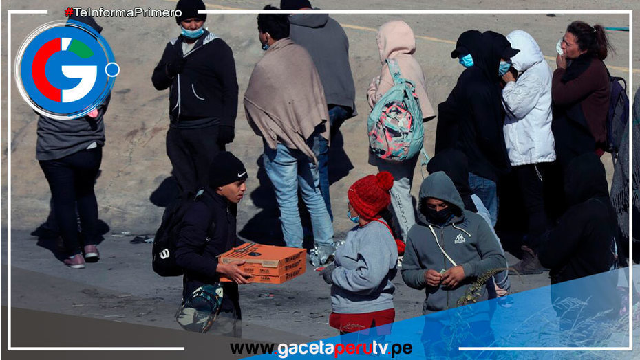 Migrantes indocumentados acampan por sexto día en la frontera con Chile