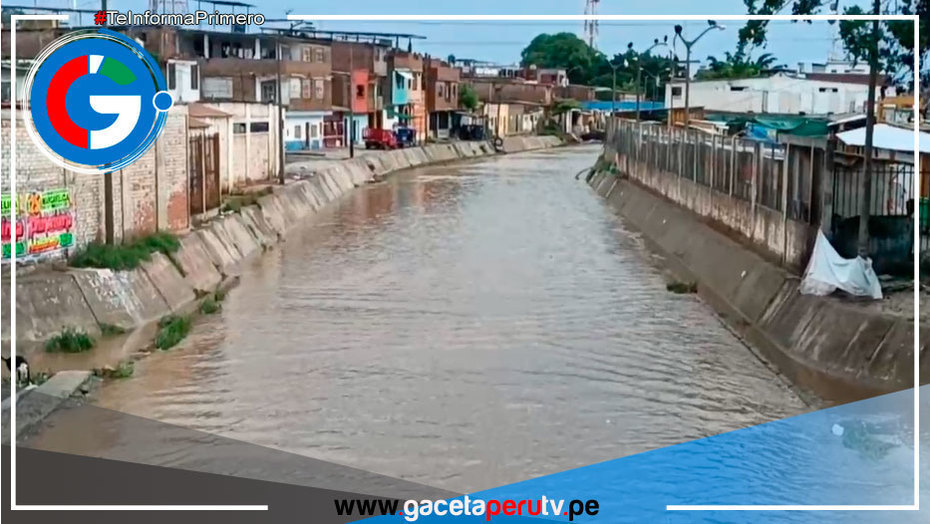 Canal Vía de Sullana se desborda y vecinos temen que sus viviendas se inunden