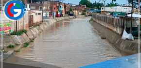 Canal Vía de Sullana se desborda y vecinos temen que sus viviendas se inunden