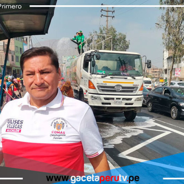 Diez Km. de la Av. Túpac Amaru fue baldeada y desinfectada en Comas