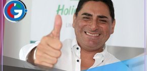 Carlos Álvarez, pese a amenazas de muerte, sigue haciendo reír al público