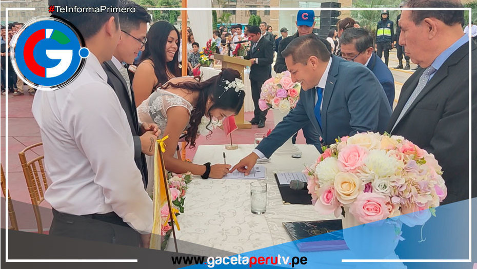 Alcalde de Comas une en matrimonio civil comunitario a 125 parejas en emotiva ceremonia