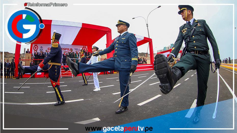 Histórico desfile cívico-escolar-militar frente al mar en el Callao