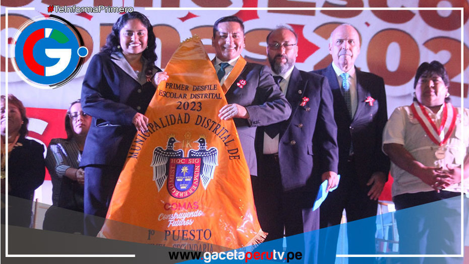 Alcalde Ulises Villegas premia a destacados colegios en emocionante Desfile Cívico Escolar 2023