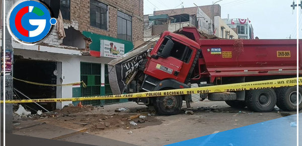 Despiste de volquete deja una mujer fallecida tras impactar contra vivienda en Chorrillos