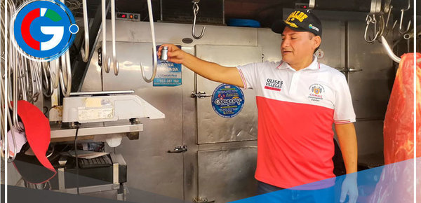 Alcalde de Comas supervisa balanzas en UNICACHI para garantizar un peso justo