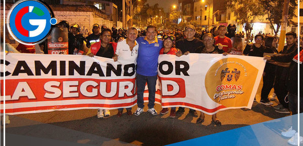 Alcalde de Comas continúa con caminatas por la Seguridad Ciudadana