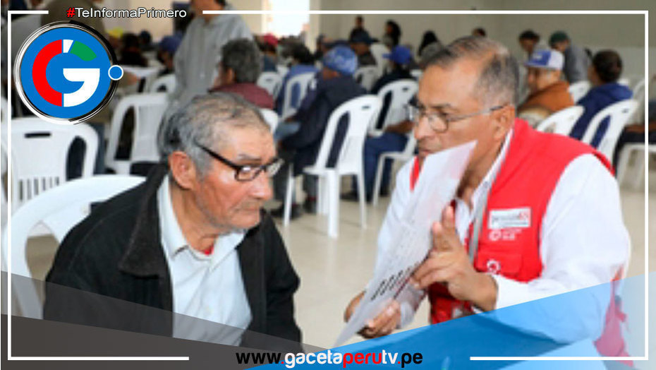Donan 300 lentes a usuarios de Pensión 65 de San Juan de Miraflores