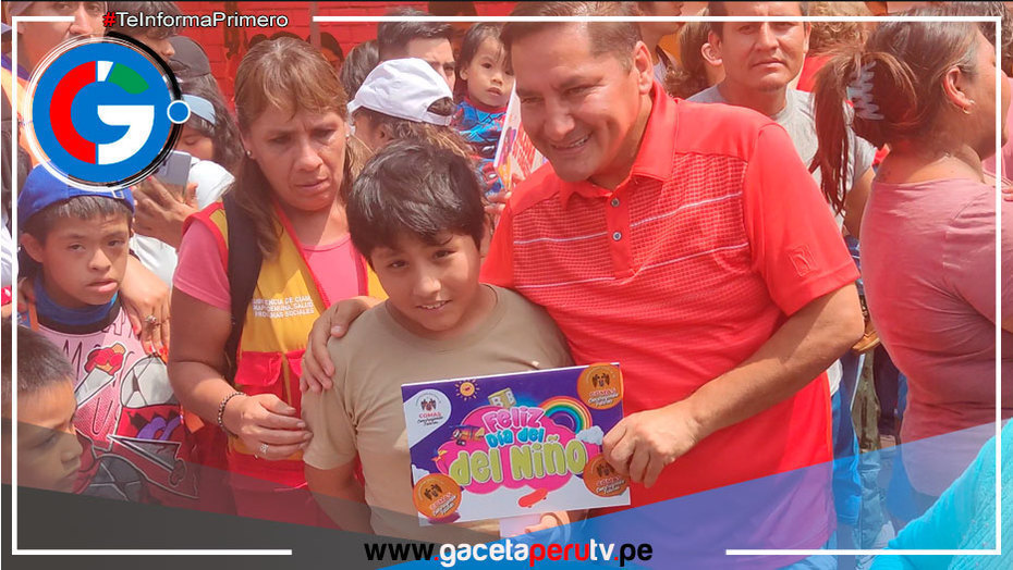 Alcalde Y Bomberos de Comas unen alegría en Día Internacional del Niño