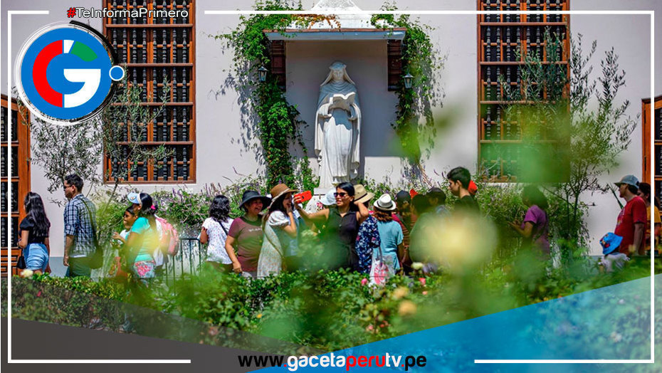 Llevan al Santuario de Santa Rosa de Lima un festival colorido de flores
