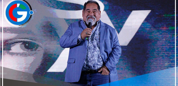 Ramón García recibe homenaje por trayectoria profesional