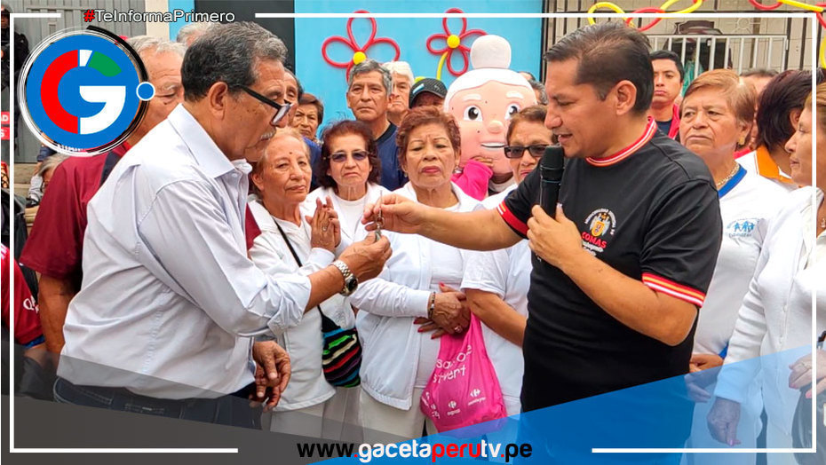 Más de 100 Adultos Mayores Celebran su Día en Comas con Anuncio de Futura Casa de Atención
