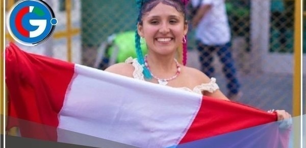 Milena Warthon sorprende al cantar el himno nacional en el estadio
