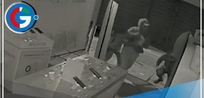 Delincuentes asaltaron una tienda de celulares, pero solo se llevaron maquetas