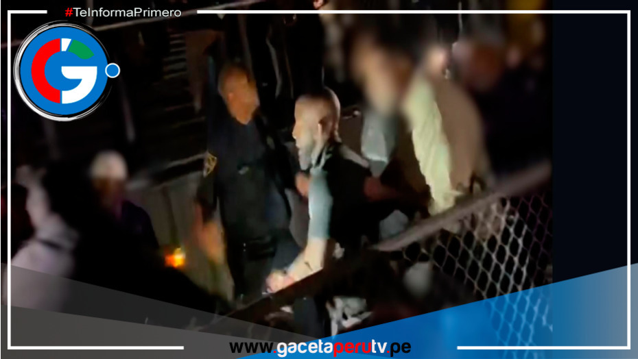 Director de banda escolar es sometido por la policía por no parar una actuación